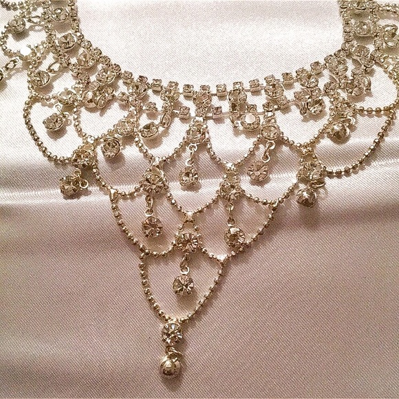 Jewelry - HOST PICK!!! 🎉 Vintage crystal formal necklace